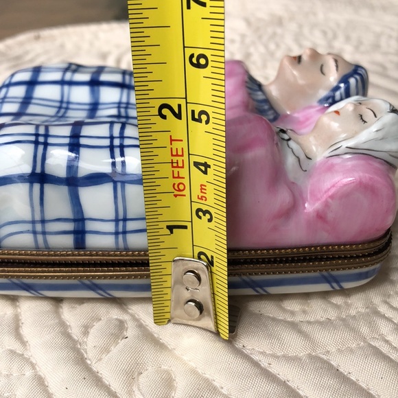 👩‍❤️‍👨 Retired Limoges Rochard Older Couple Sleeping Trinket Ring Box 🎀🎁❤️ - Picture 16 of 16